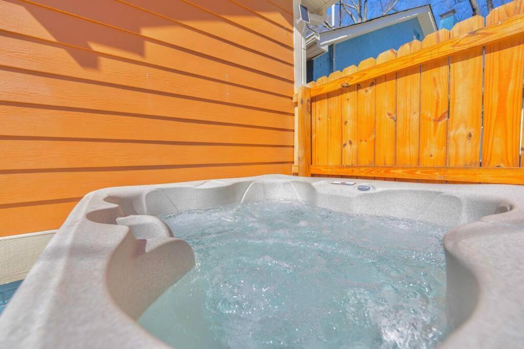 Brand New Cozy Modern Bungalow W/Hot Tub+Movieroom 7 Min From Uptown Charlotte Zewnętrze zdjęcie