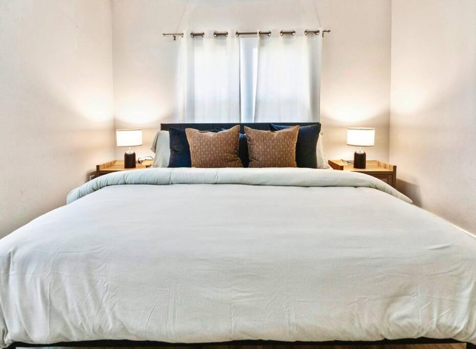 Brand New Cozy Modern Bungalow W/Hot Tub+Movieroom 7 Min From Uptown Charlotte Zewnętrze zdjęcie