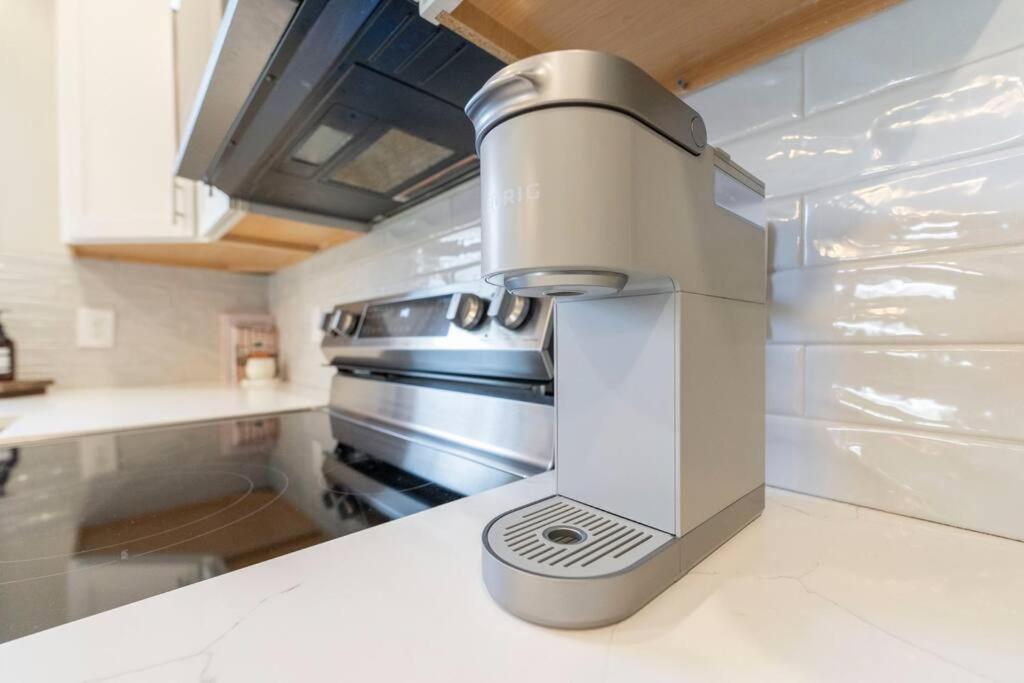 Brand New Cozy Modern Bungalow W/Hot Tub+Movieroom 7 Min From Uptown Charlotte Zewnętrze zdjęcie